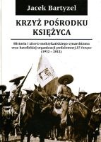 Krzyż pośrodku księżyca